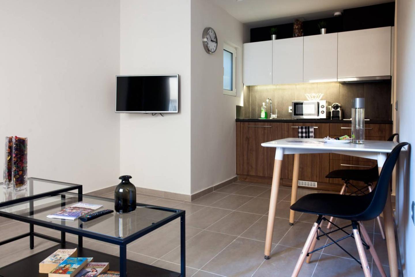 Toni'S Charming Apartment In The Thisseo Station Афіни Екстер'єр фото